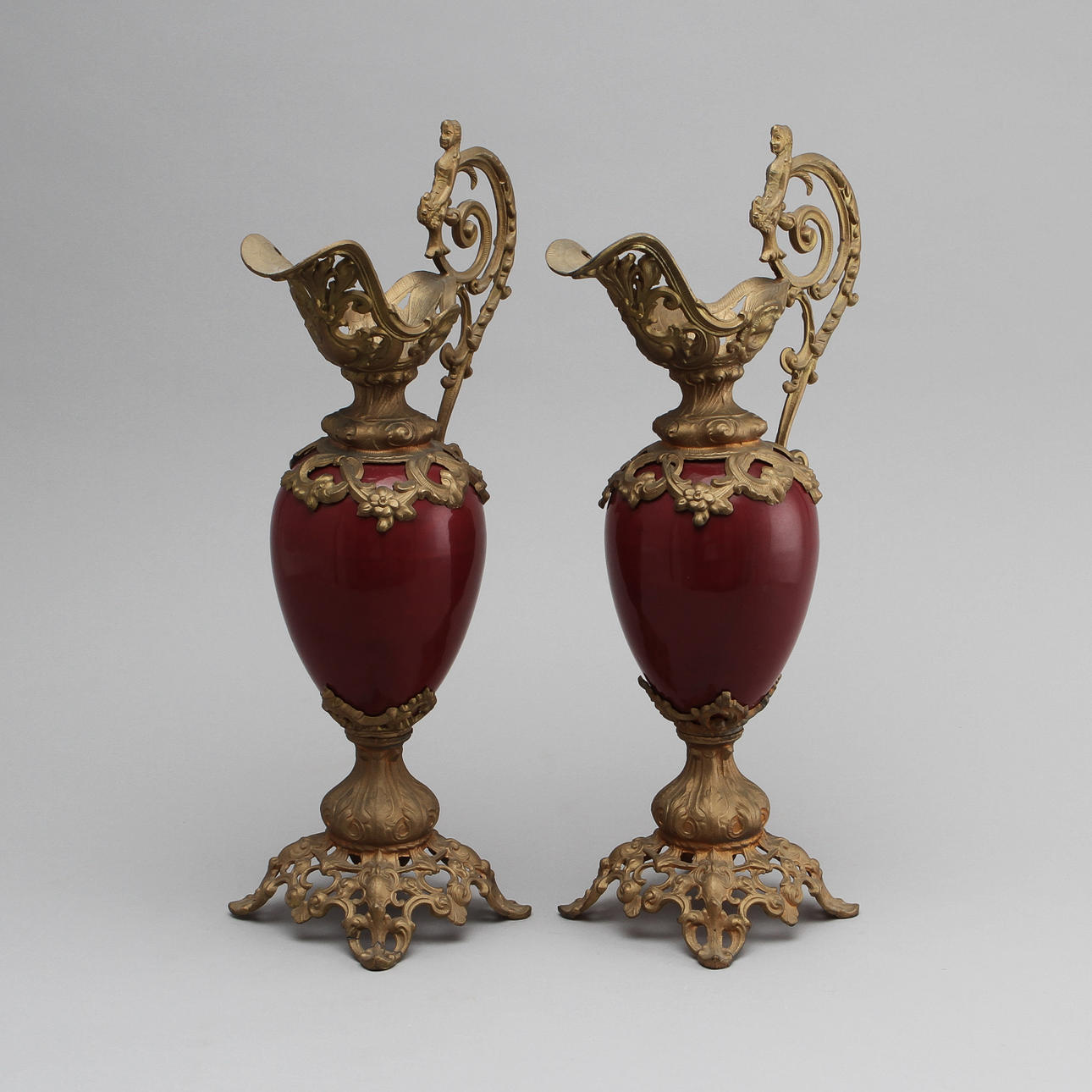 PRYDNADSKANNOR, 2 st, flintgods samt gulmetall, 1800-talets slut.