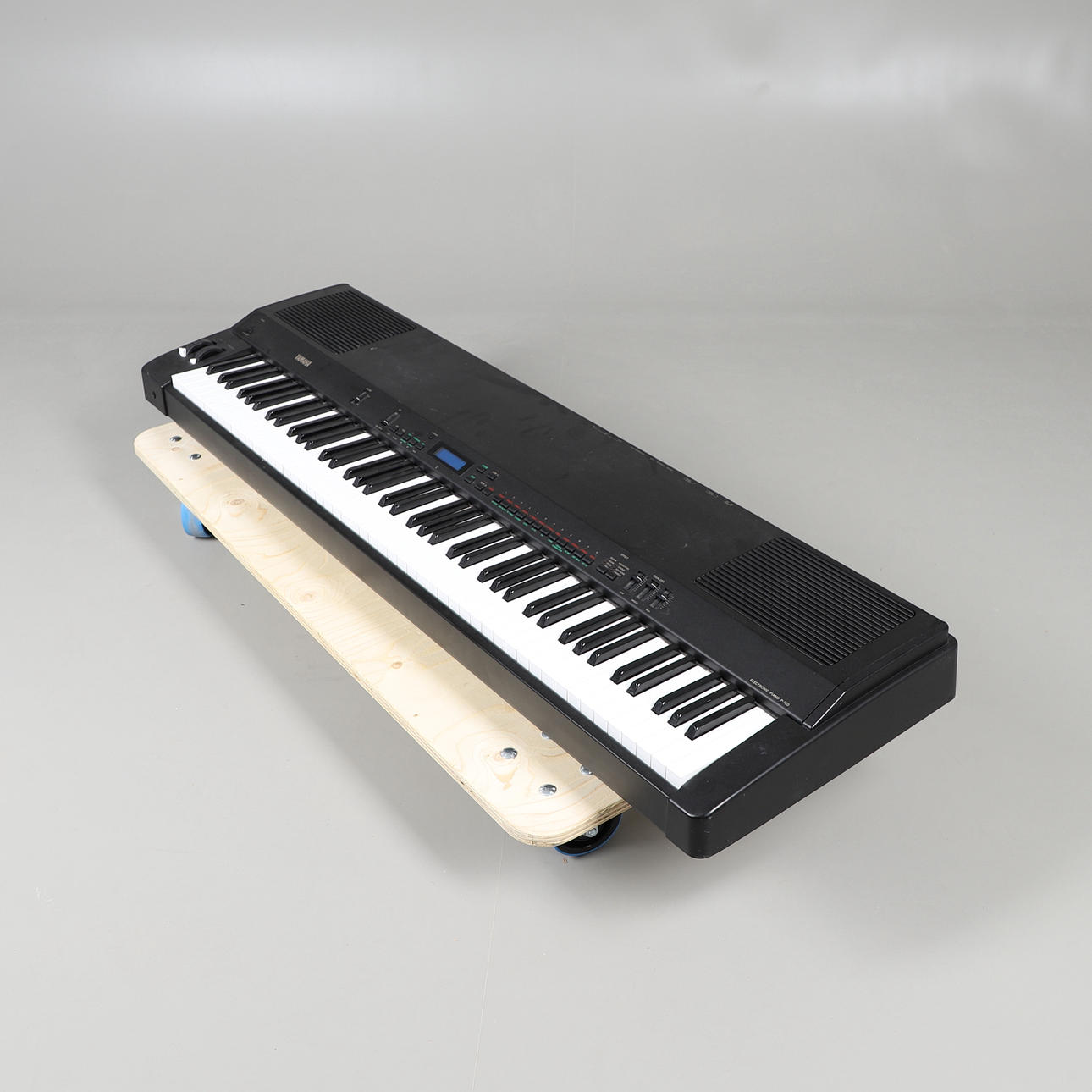 A YAMAHA P-150 ELECTRONIC PIANO KEYBOARD.