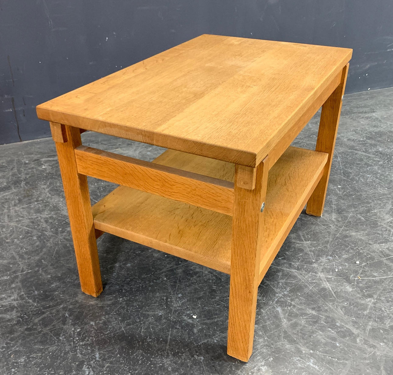 SIDE TABLE DIFFERENT TUCK.