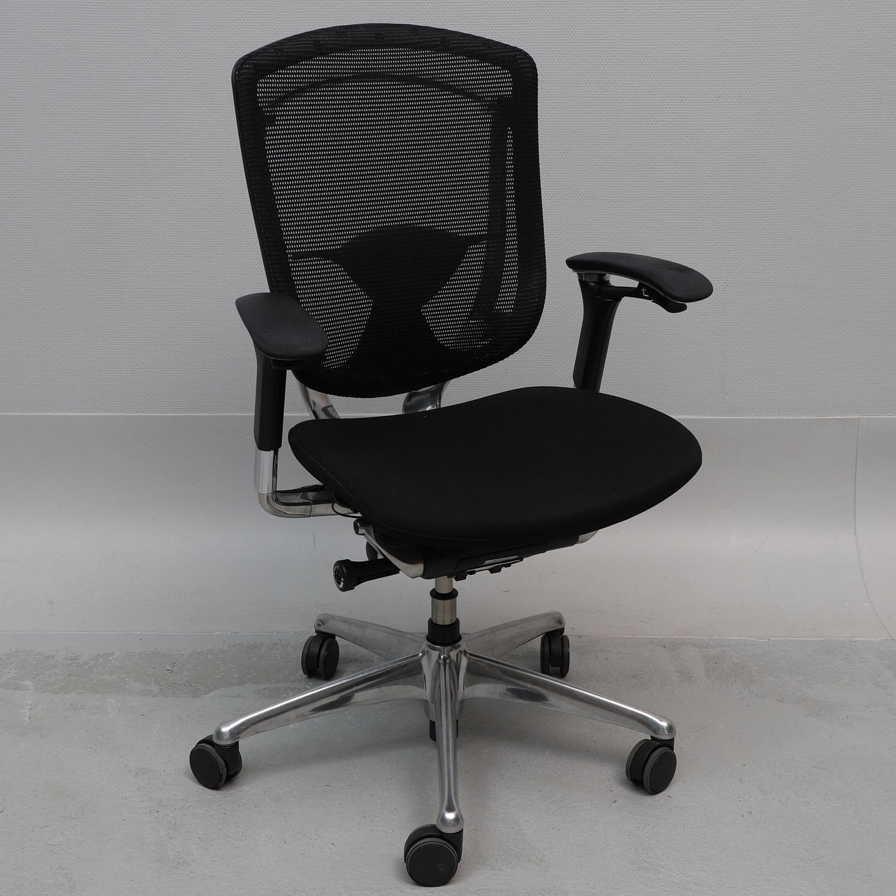 KONTORSTOL, model Contessa, Okamura, Japan.