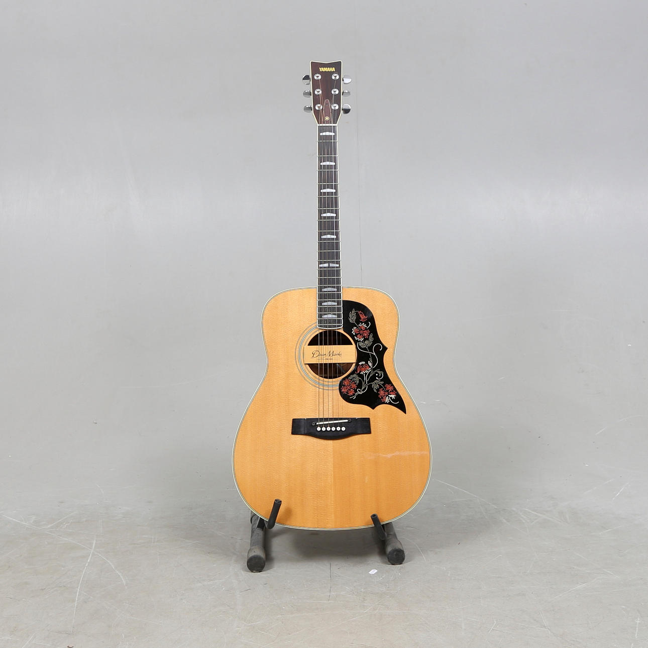 HALBAKUSTISCHE GITARRE, Yamaha FG-350W.