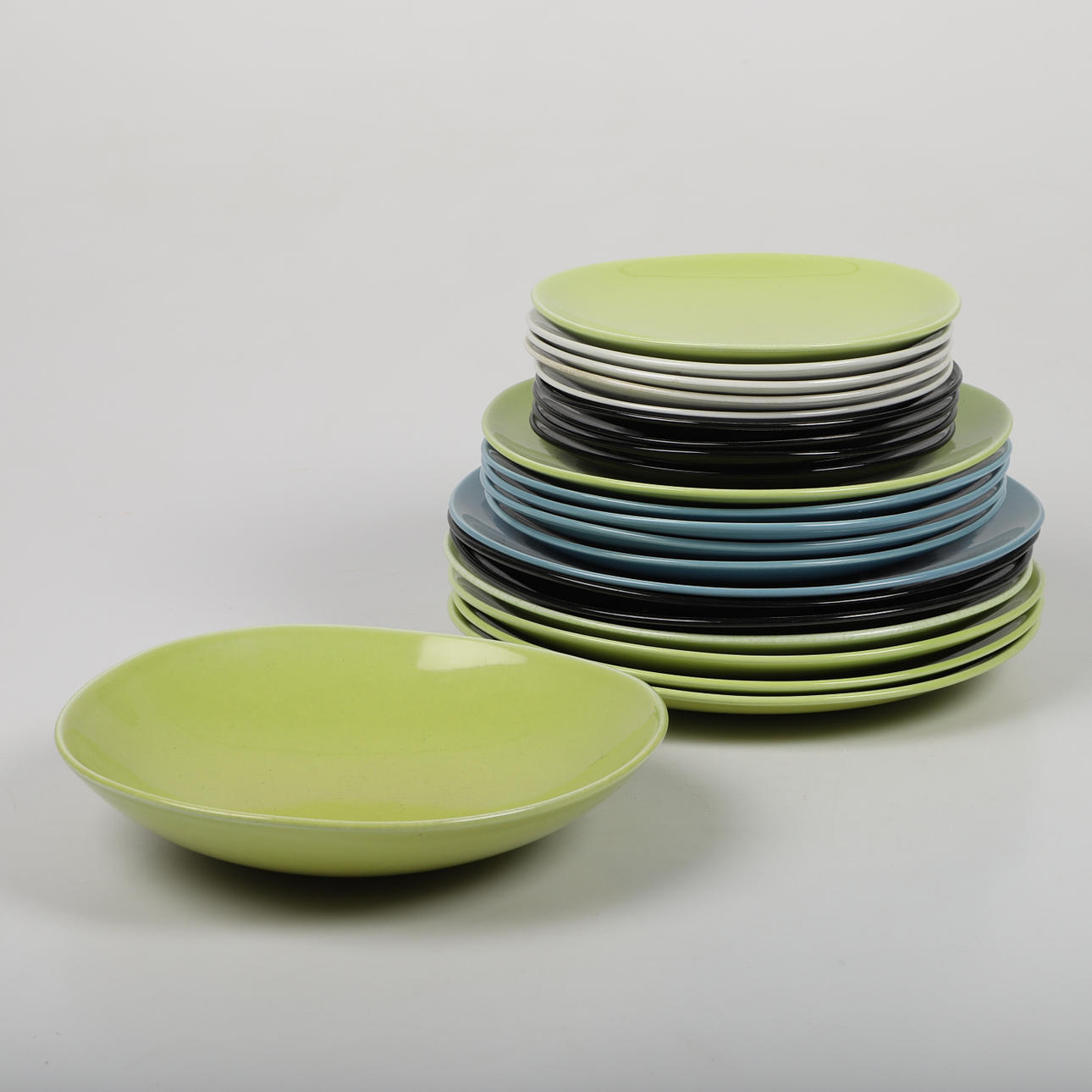 STIG LINDBERG. Dining set, 22 pieces, 