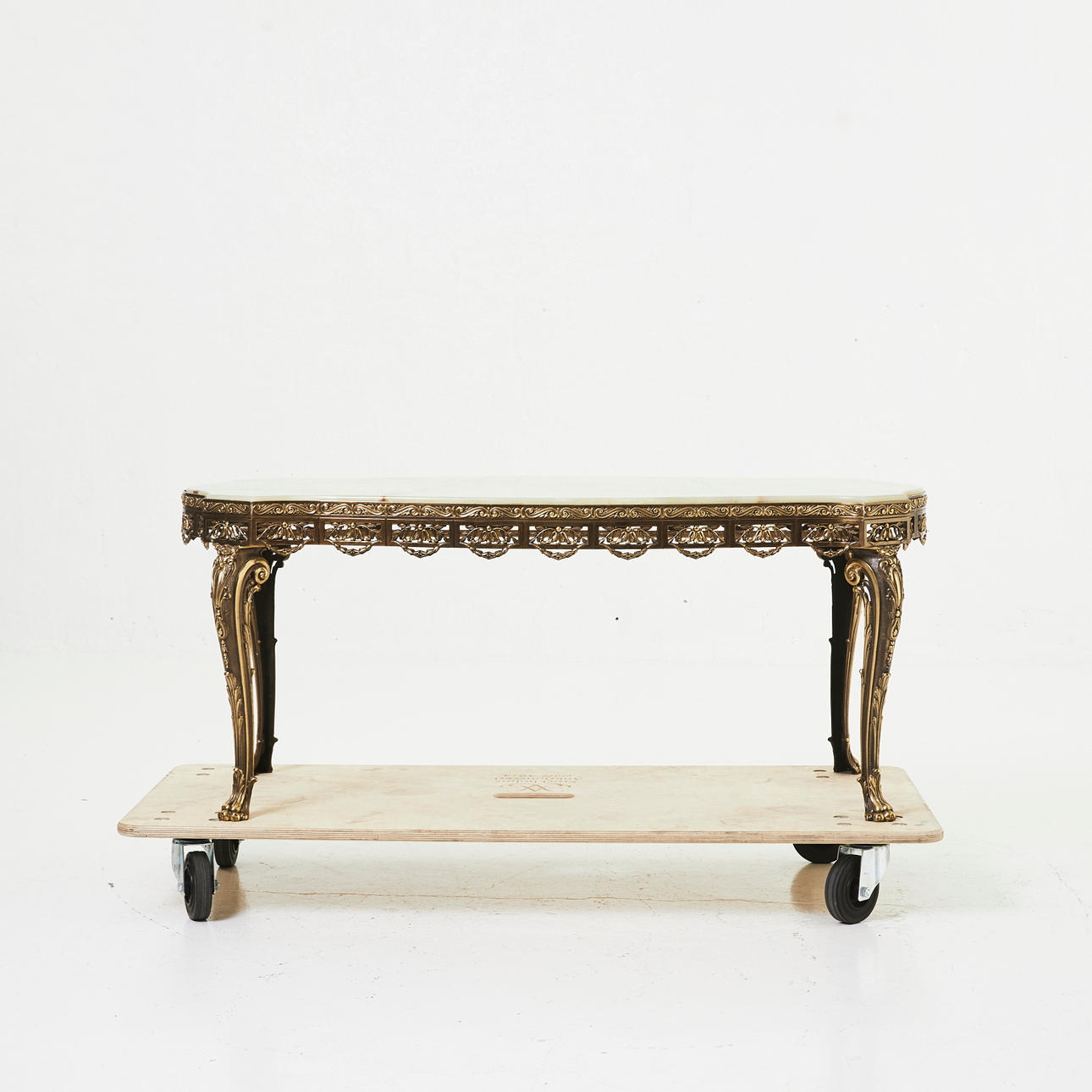 Bord, messing, stenplade med komposit, 20. århundrede.