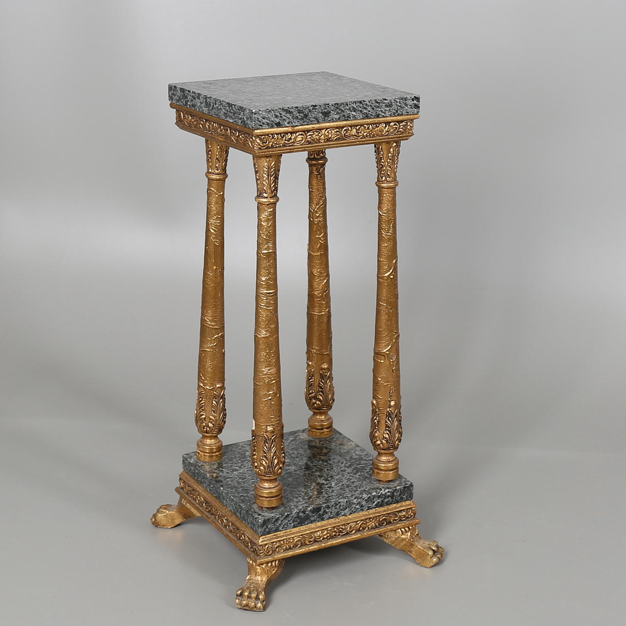 PIDESTAL. Bronserat trä med dubbla marmorskivor. 1900-tal.