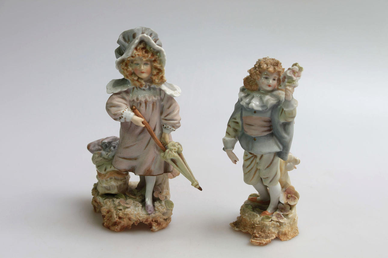 TO BISQUIT-FIGURER, omkring 1900.