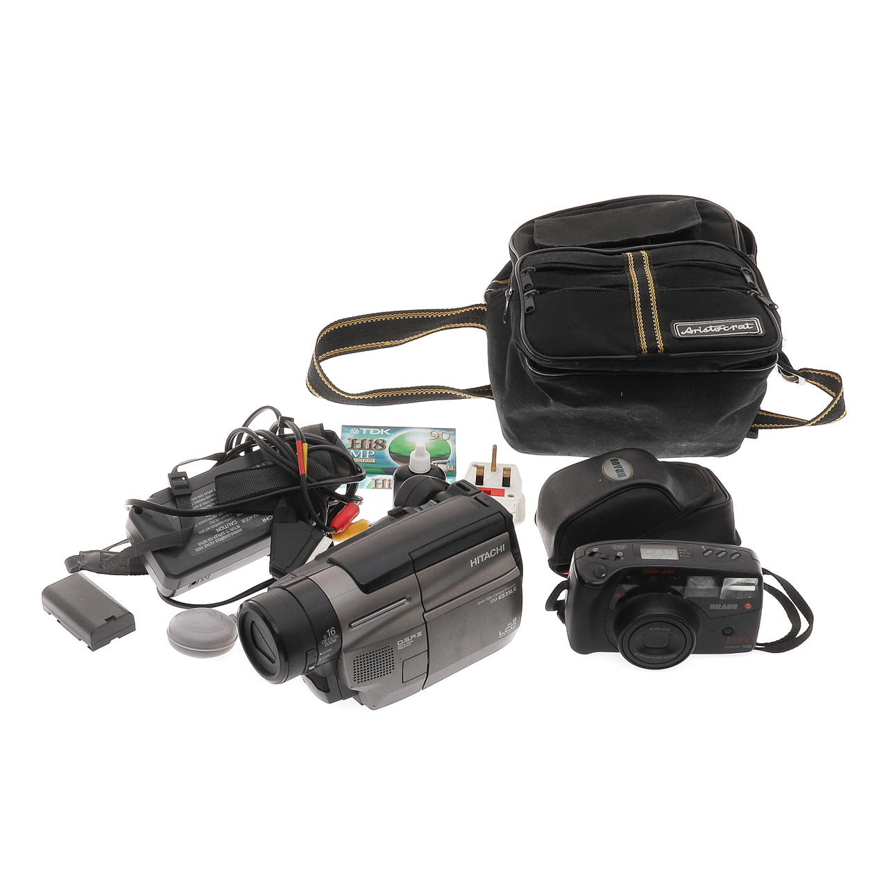 UNA VIDEOCAMARA GRABADORA HITACHI, MODELO VM-E535LE.