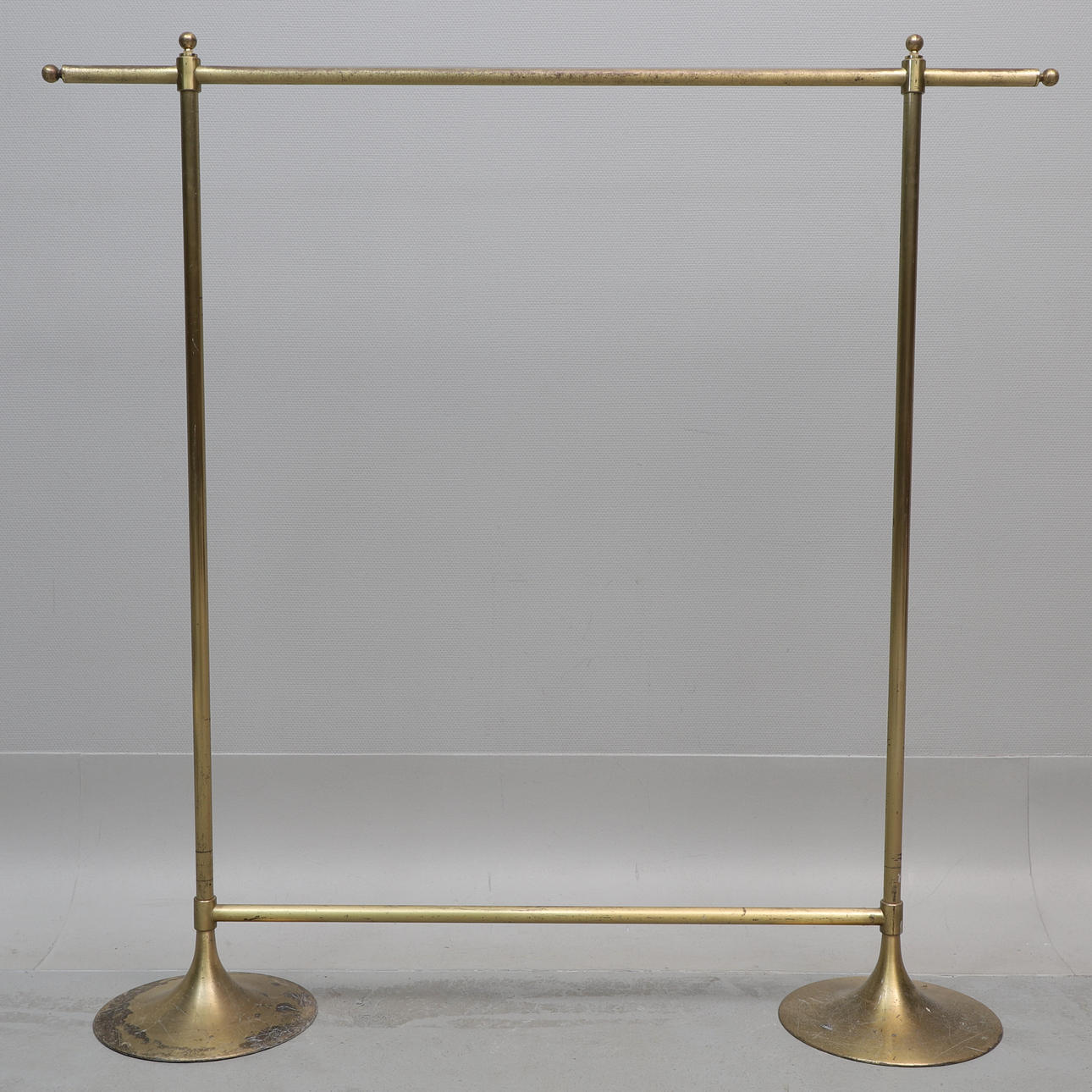 KLÄDSTÄLLNING, mässing.