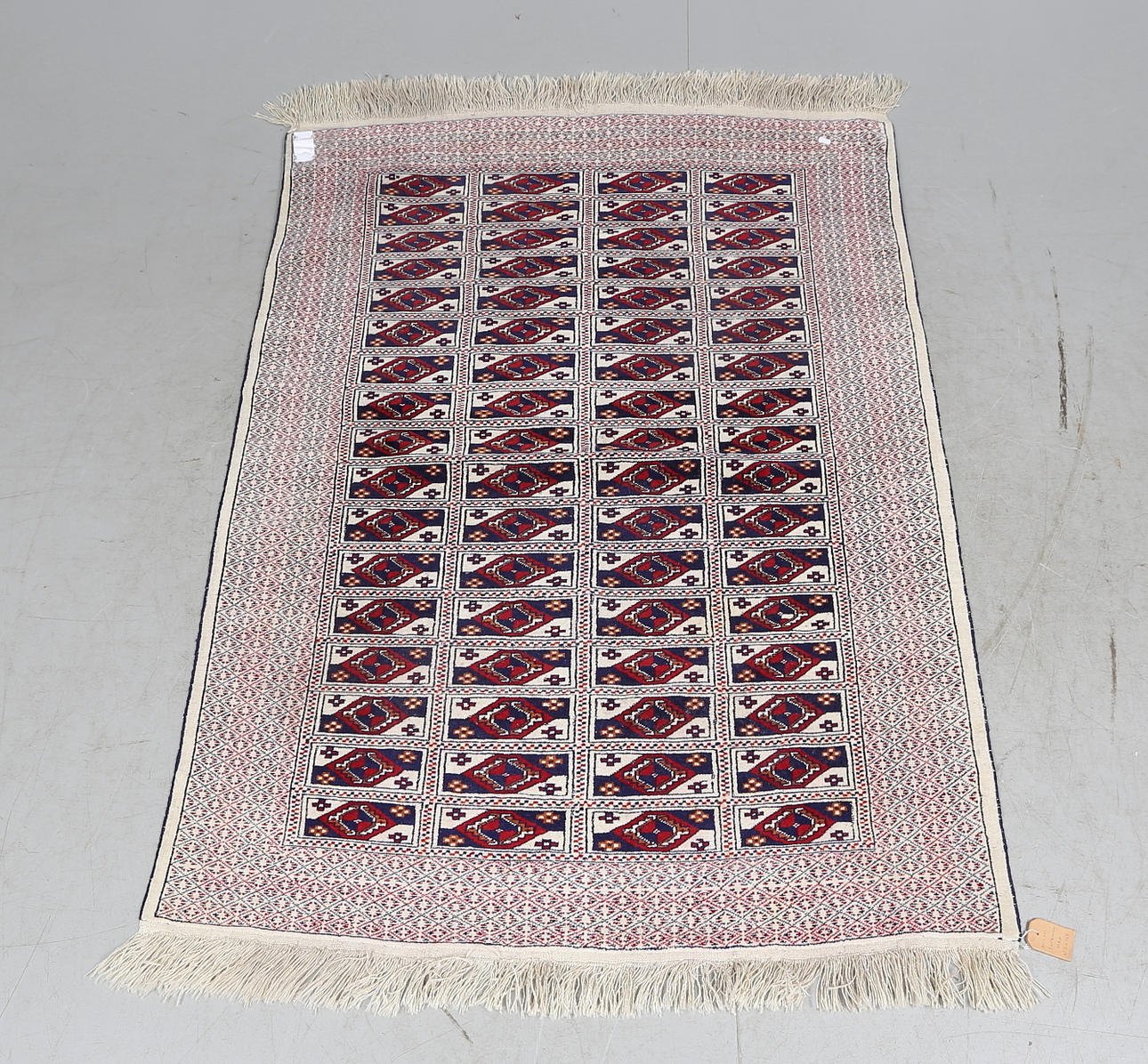 MATTA, Turkmen, ca. 165x125 cm.