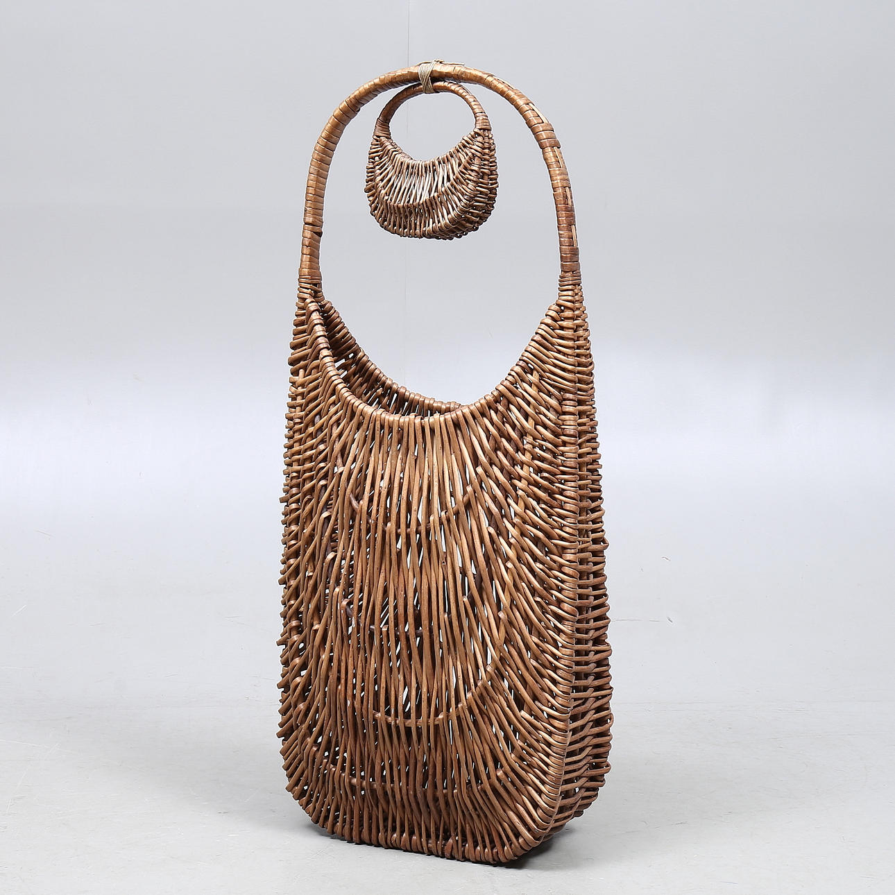 CESTA DE PESCA, mimbre trenzado, 1900.