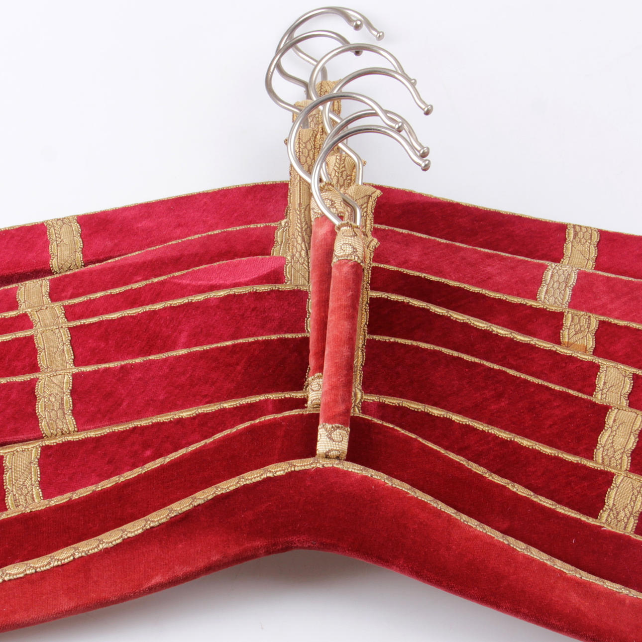 GALGAR, 8 st. Tygbeklädda, 1900-tal.