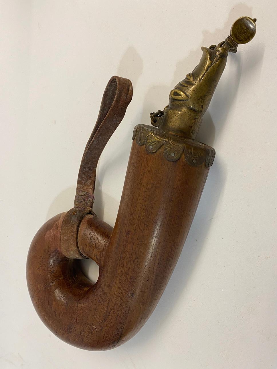 A LARGE INDIAN WOODEN BODIED POWDER FLASK. Weapons & Militaria - Other ...