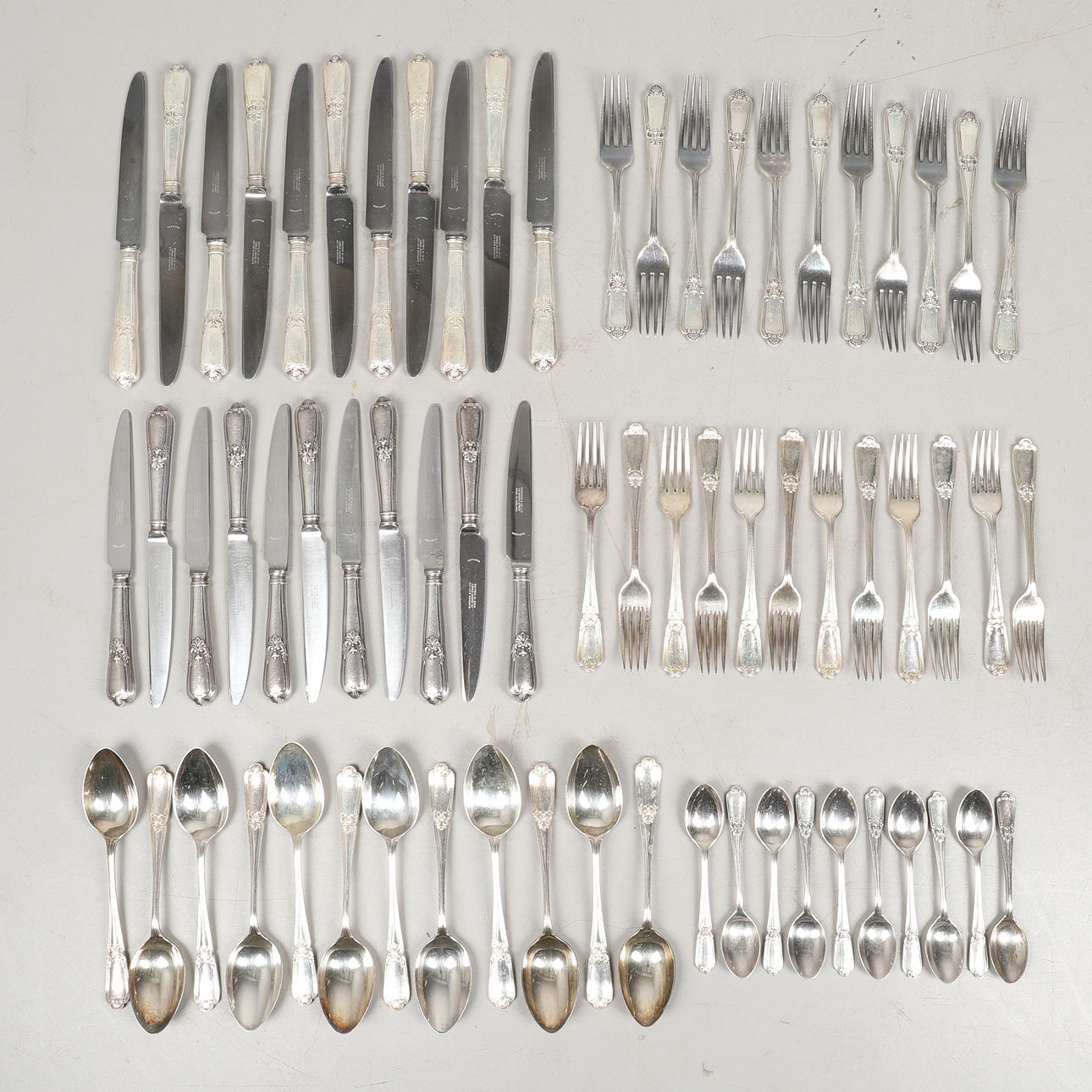 A PARTE COMEDOR GARRARD & Co REGENT PLATO CUBIERTOS.