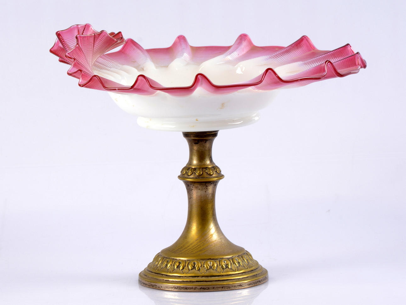 VISITKORTSFAT. Veckat opalinglas i rosa och vitt.