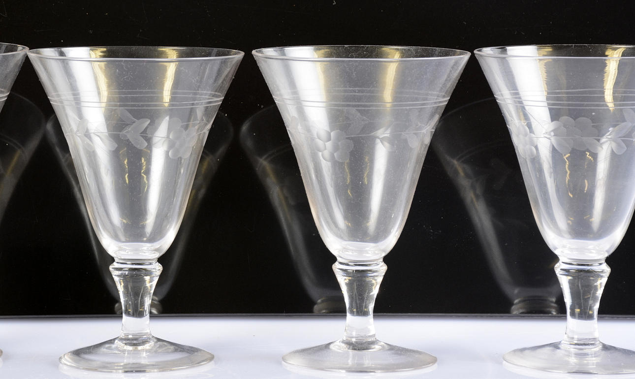 VINGLAS, 11 st, 1900-talets första hälft.