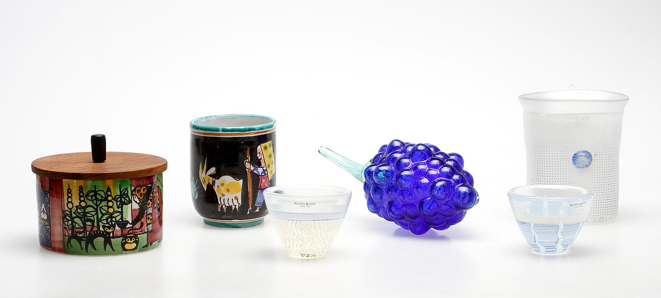 KERAMIK och GLAS, 6 delar, SMÖRBURK, "Majas Mejeri", Vår Lilla Stad, Anita Nylund, Jie och VAS, Icav Giordano, Vietri, Italien samt Kosta Boda.