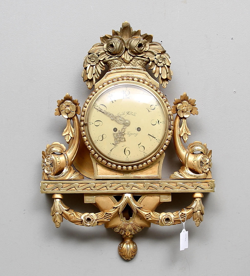 VÄGGPENDYL, förgyllt trä, gustavisnsk stil, Isak Mobeck, Norrköping, 1900-talets mitt.