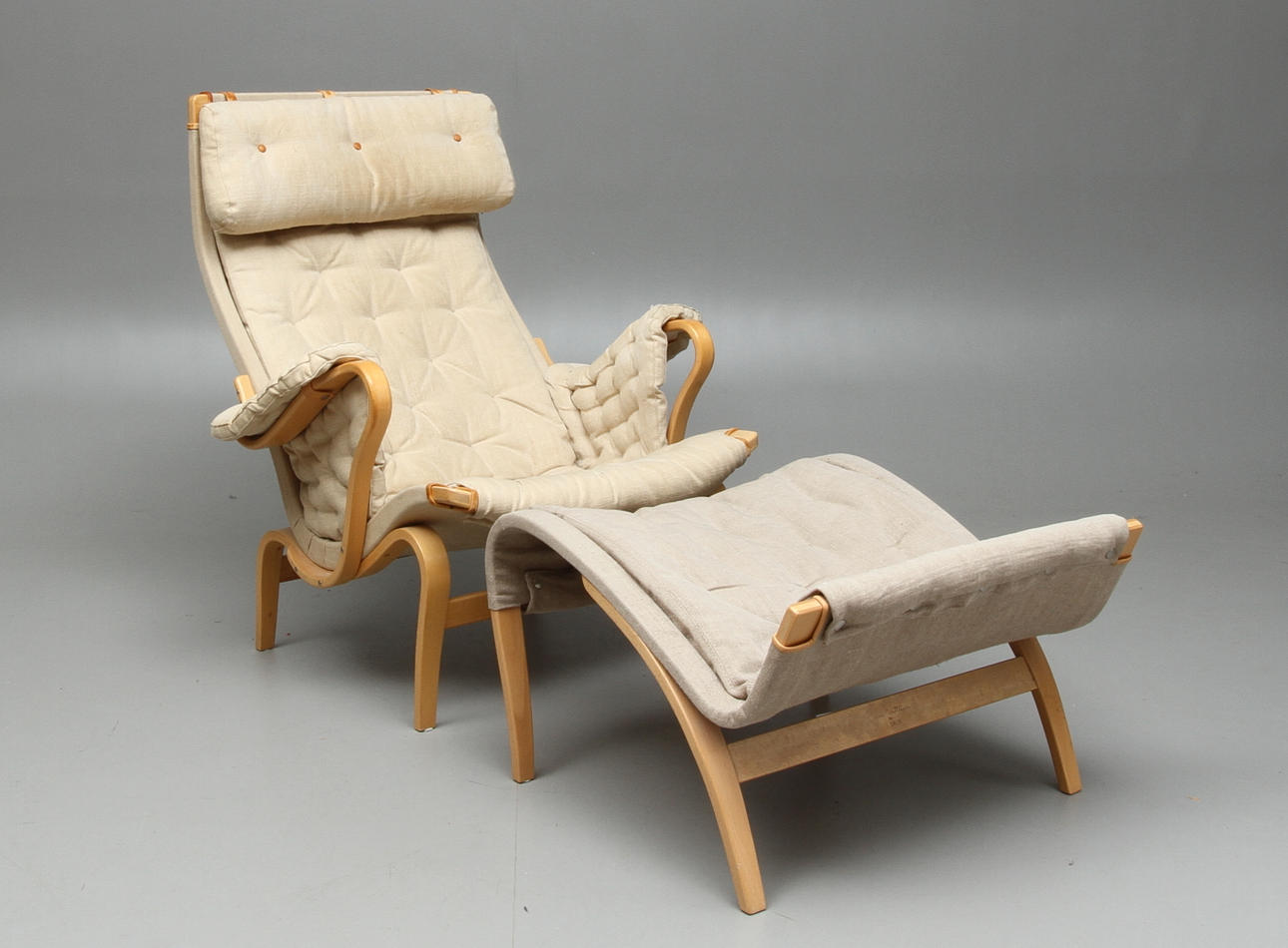 FÅTÖLJ, och FOTPALL, "Pernilla", Bruno Mathsson, Dux.