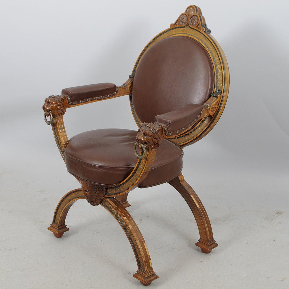 KARMSTOL, s.k. Dantestol, brun skinnklädsel.