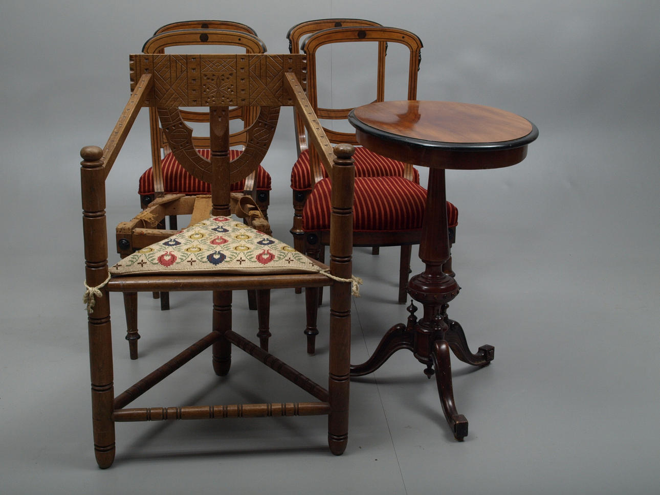 STOLAR och BORD, trä, 5+1 stycken, 1800-1900-tal.