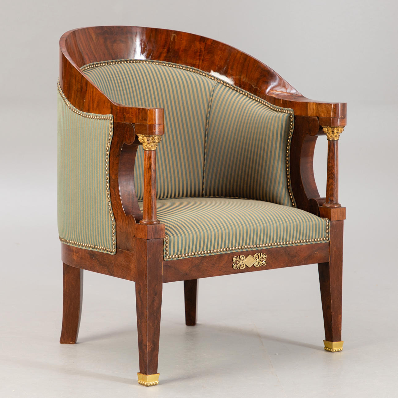 Sillón de estilo imperio, Austria, hacia 1900.