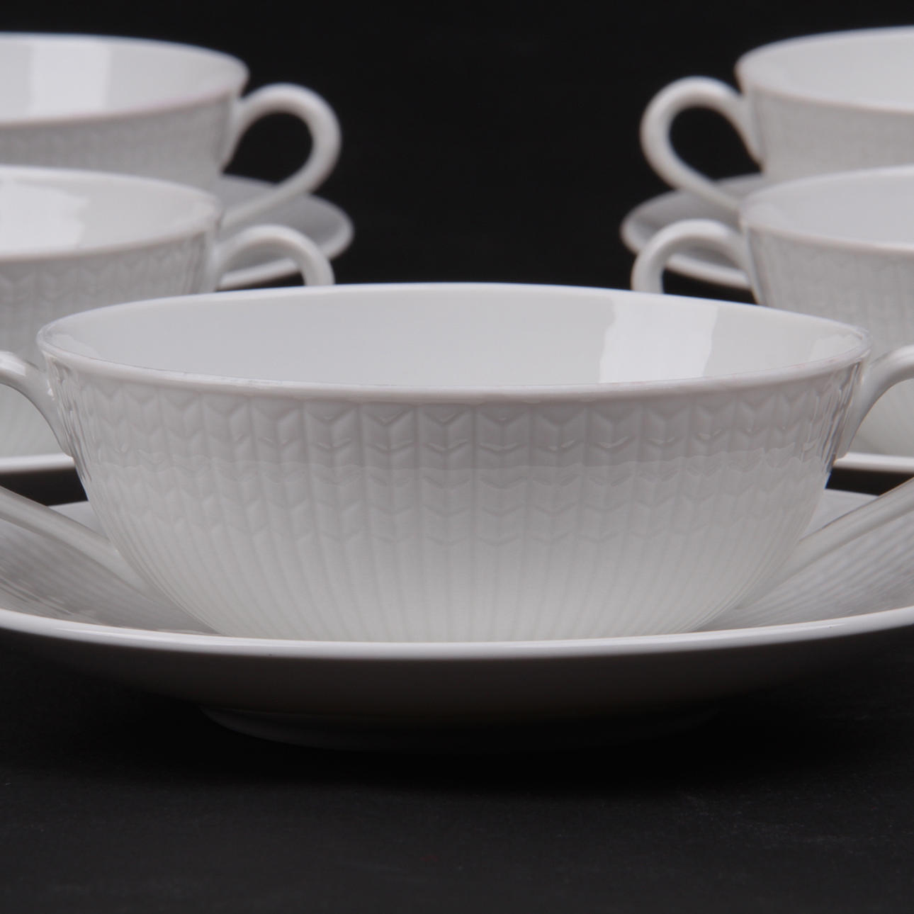 BULJONGKOPPAR, med fat, 5 st. Axmönster, Louise Adelborg, Rörstrand.