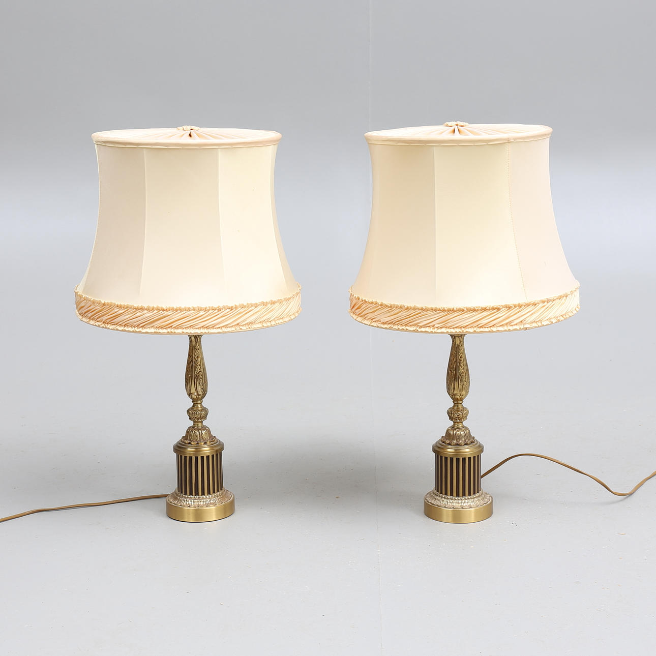 BORDSLAMPOR, ett par, gulmetall, 1900-talets mitt/andra hälft.