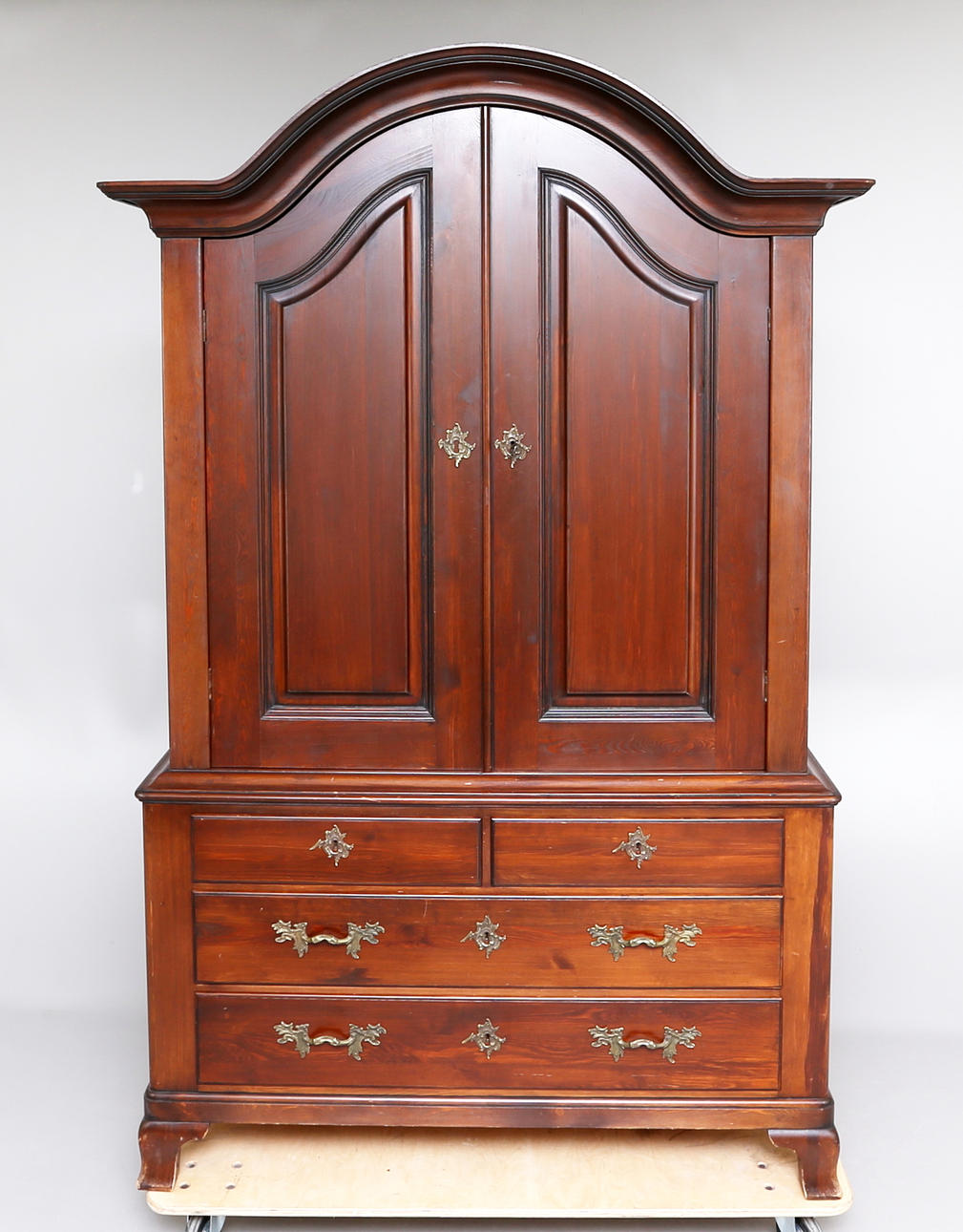 SALSSKÅP, Rokokostil, 1900-tal.