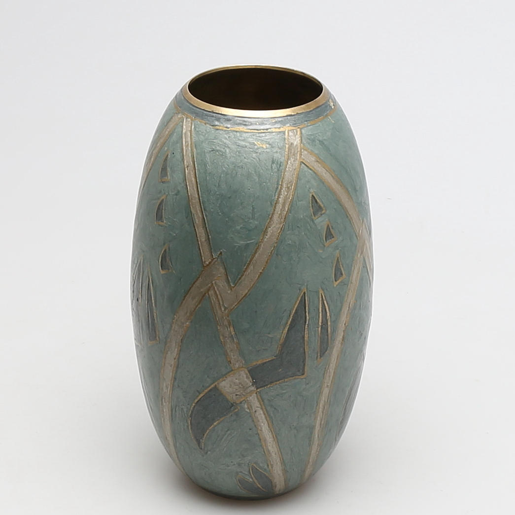 VAS i mässing, bemålad, osignerad.