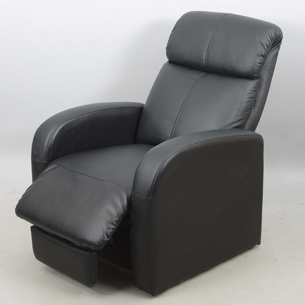 FÅTÖLJ med massagefunktion.