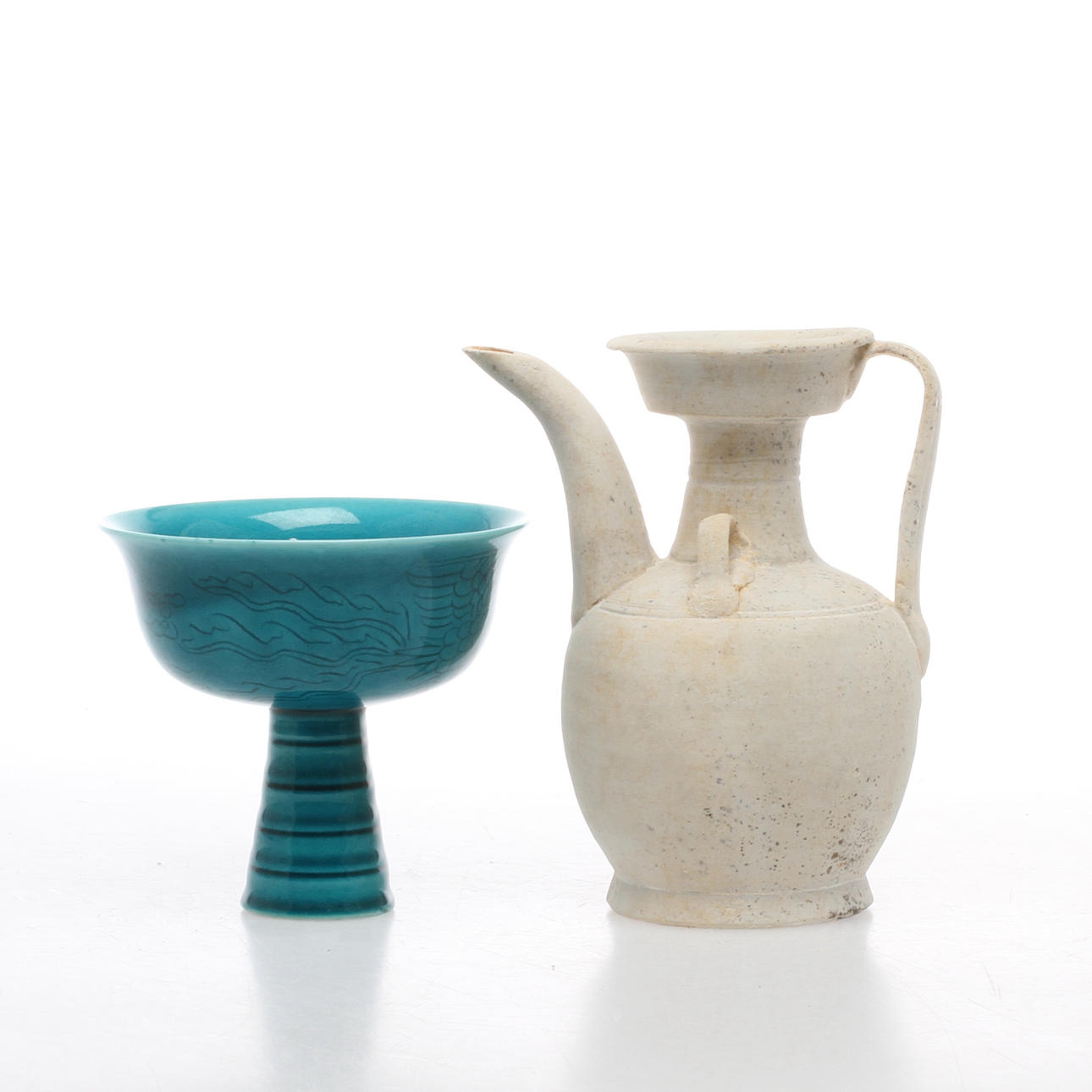 SKÅL PÅ FOT samt KANNA, keramik, orientaliskt.