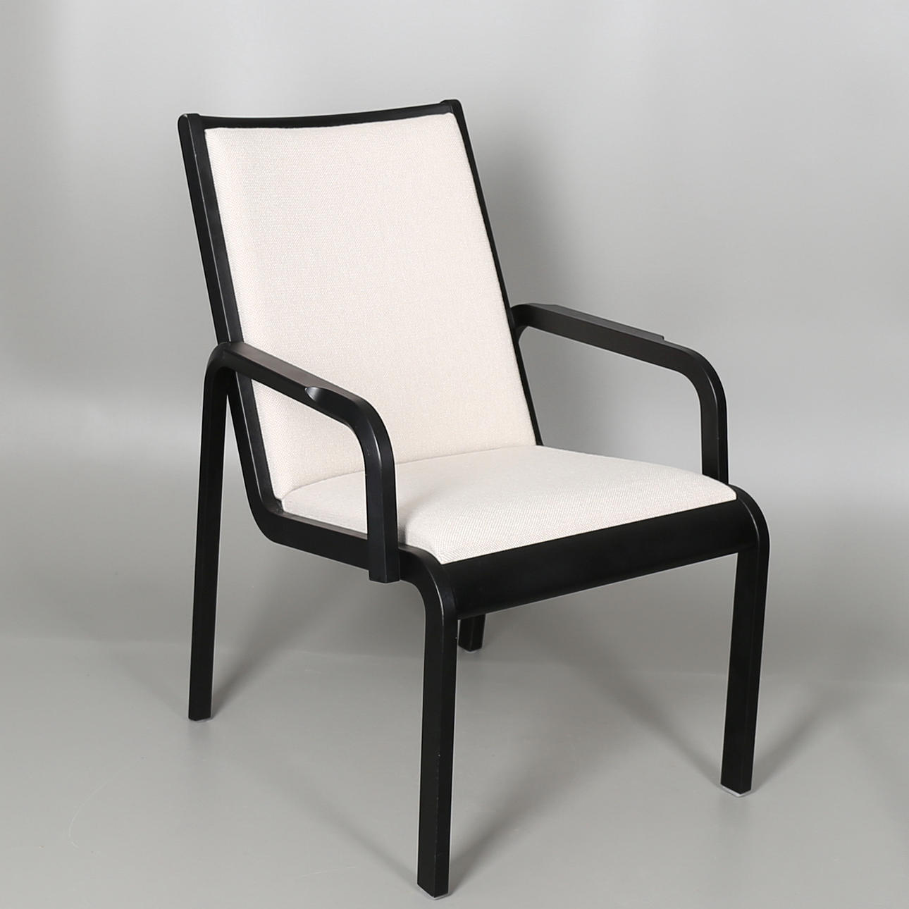 KARMSTOL i trä, Gärsnäs AB, 2008.