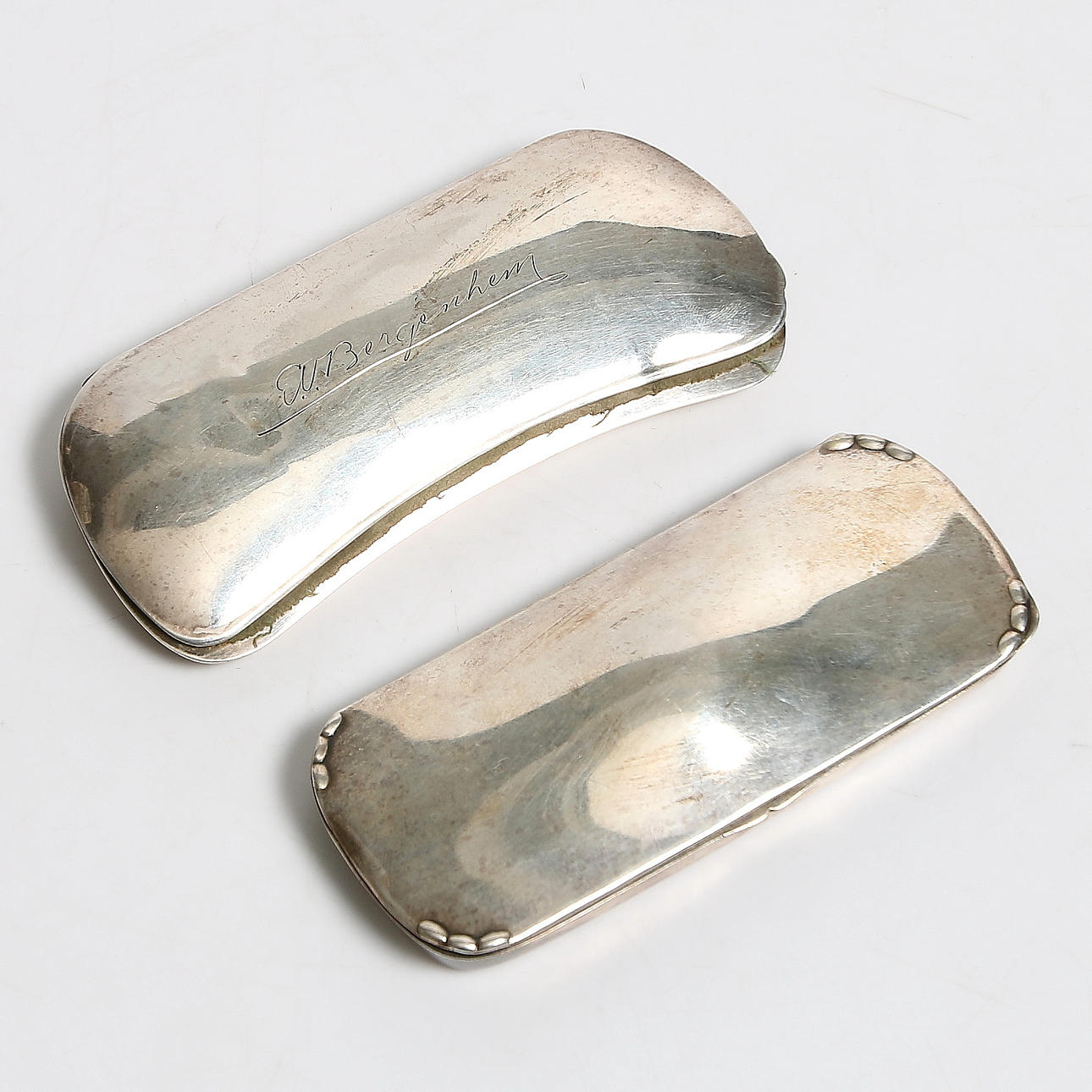 GLASÖGONFODRAL, 2 st, silver. Vikt 208 gram.