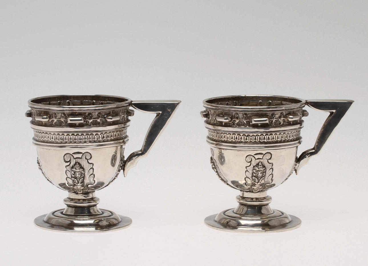 KOPPAR på fot, 2 st, silver.