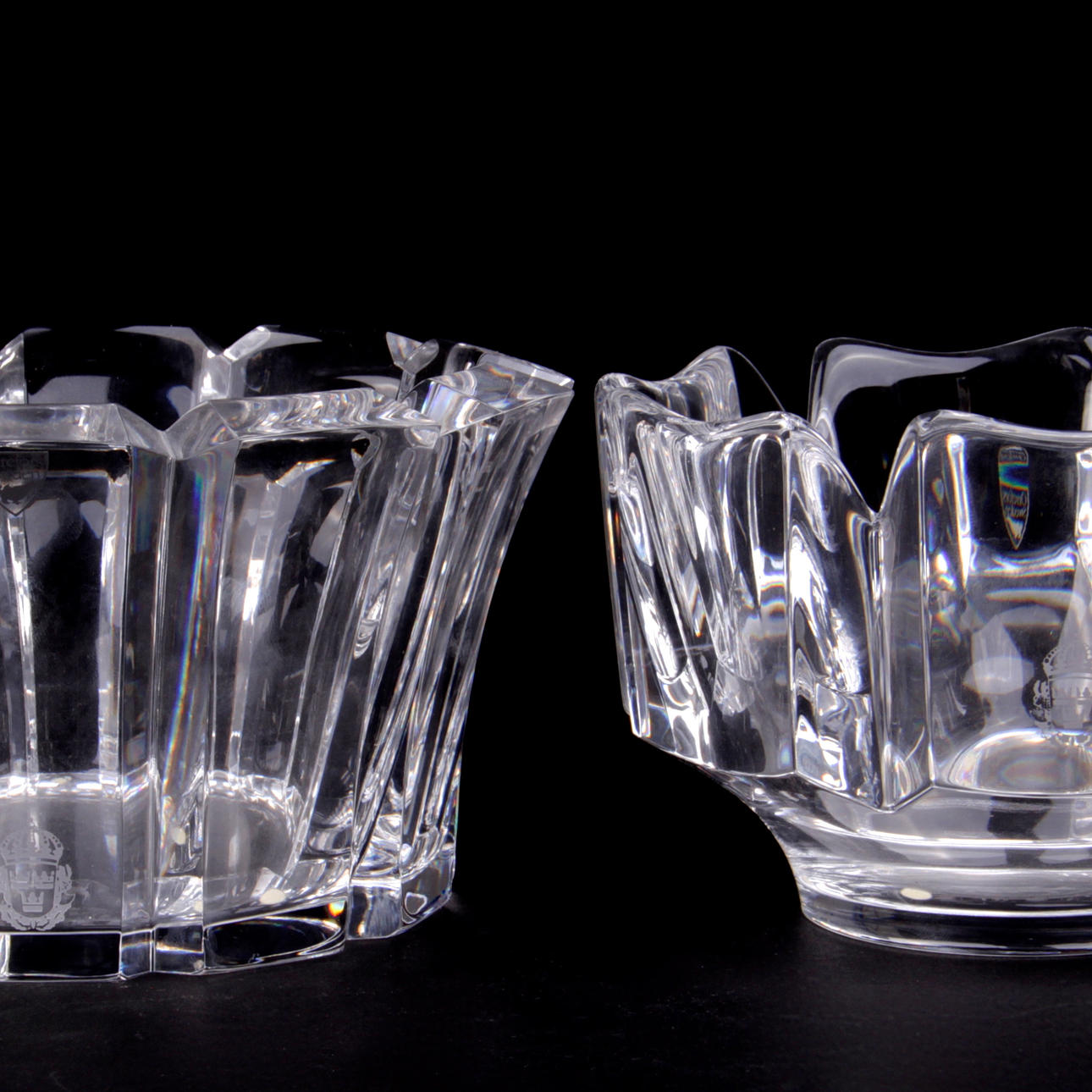 SKÅLAR, 2 st. Kristall, varav ena Gunnar Cyren, Orrefors, signerade.