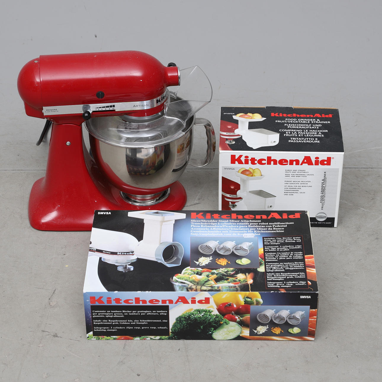 KITCHEN MACHINE, KitchenAid Artisan with accessories.