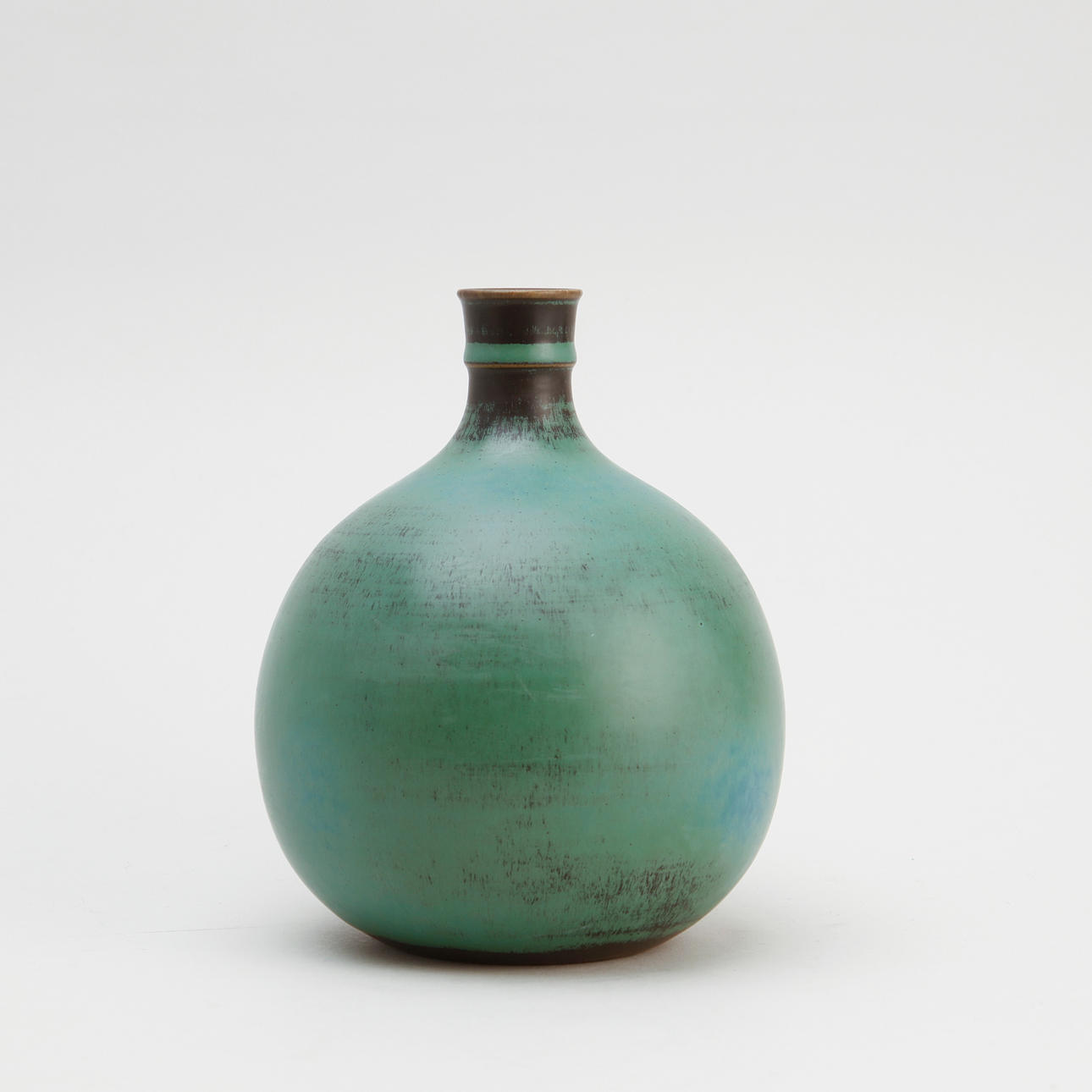 STIG LINDBERG. Vase, stoneware, turnedware, Gustavsberg.