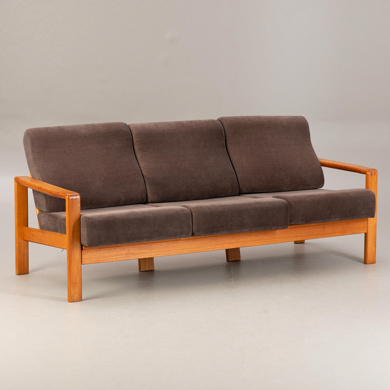 Teak 3-sits soffa mitten av århundradet design.