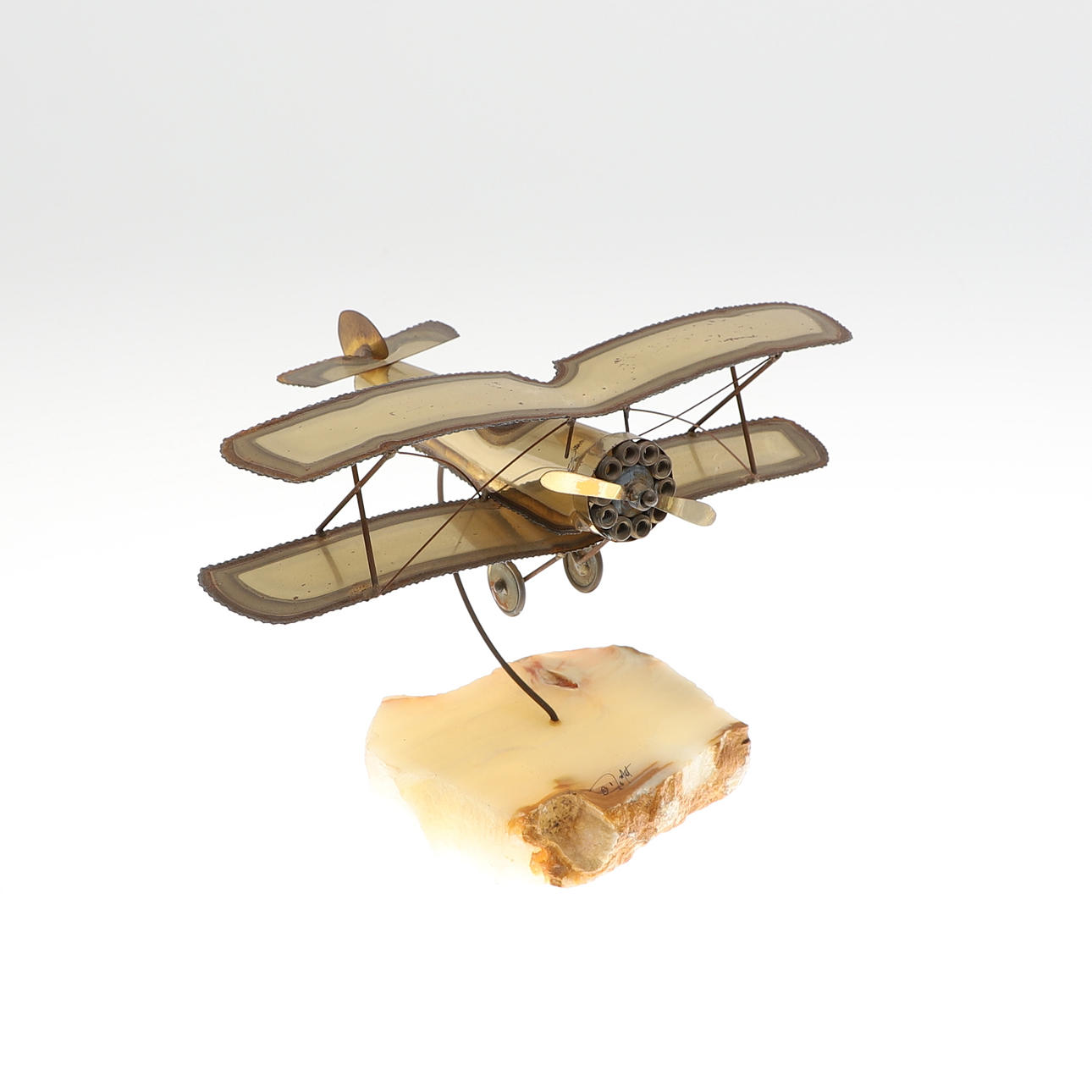 A PRISONER OF WAR STYLE MODEL FIRST WORLD WAR FIGHTER PLANE. Weapons ...