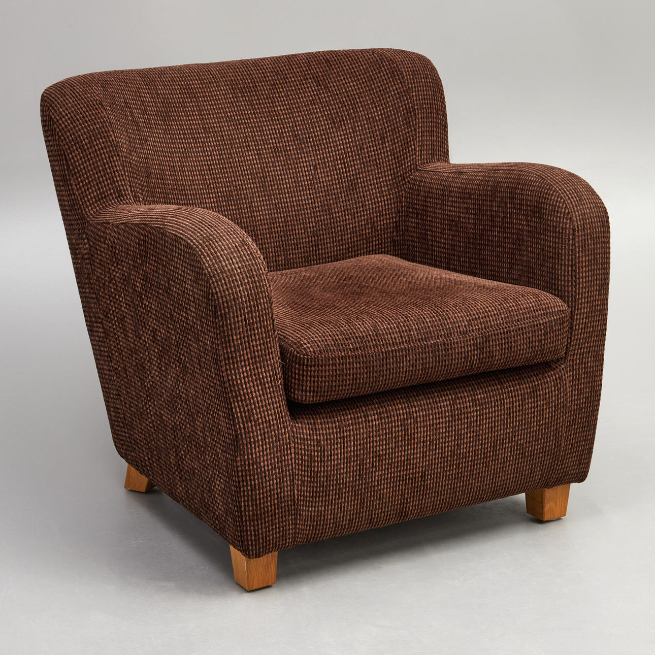 FÅTÖLJ, stoppad, samtida, inköpt på "Folkhemmet".