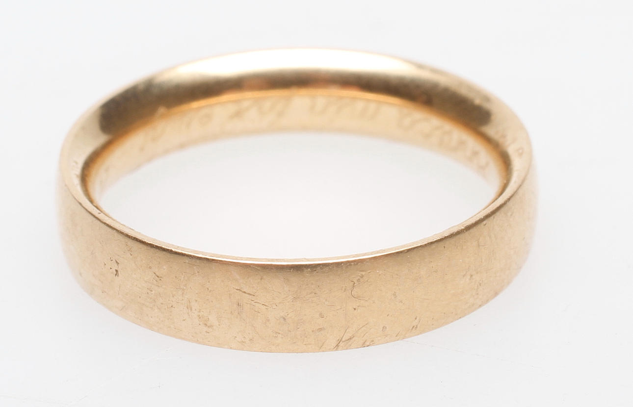 RING, 18k guld, vikt ca 6,8 gr.