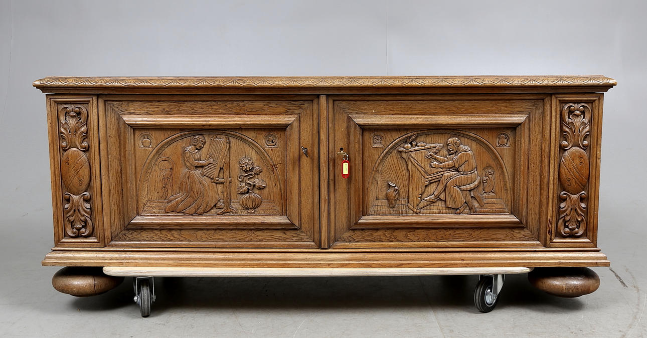 CASSONNE, ek, 1900-talets första hälft.