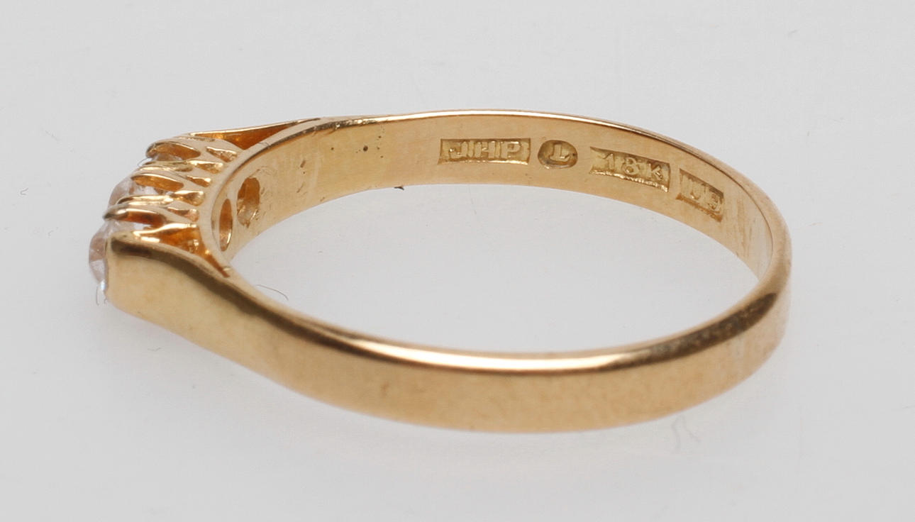RING, 18k guld, vikt ca 2,2 gr.