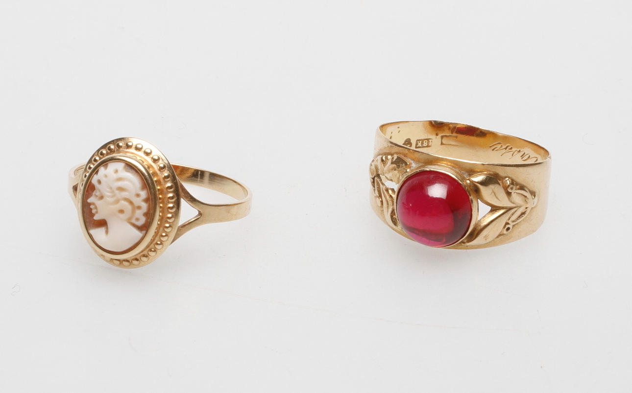 RINGAR, 2 st, 18k guld, vikt ca 4,9 gr.