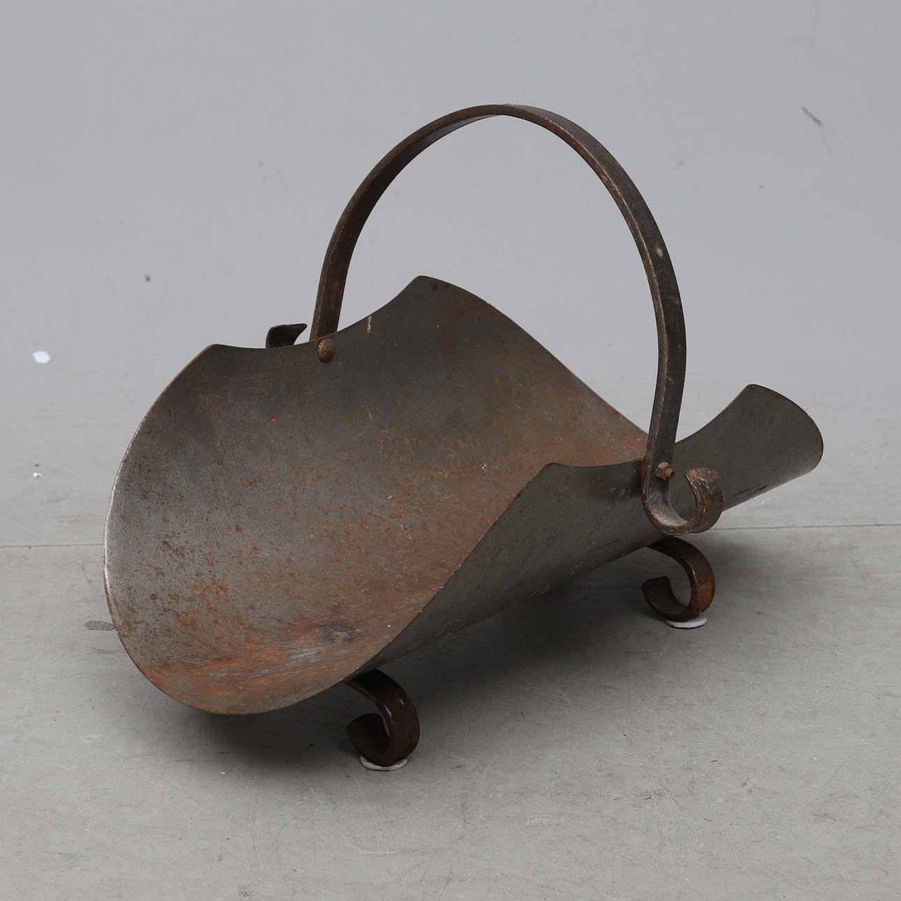 VEDHÄMTARE/ metall/smide, 1900-tal.