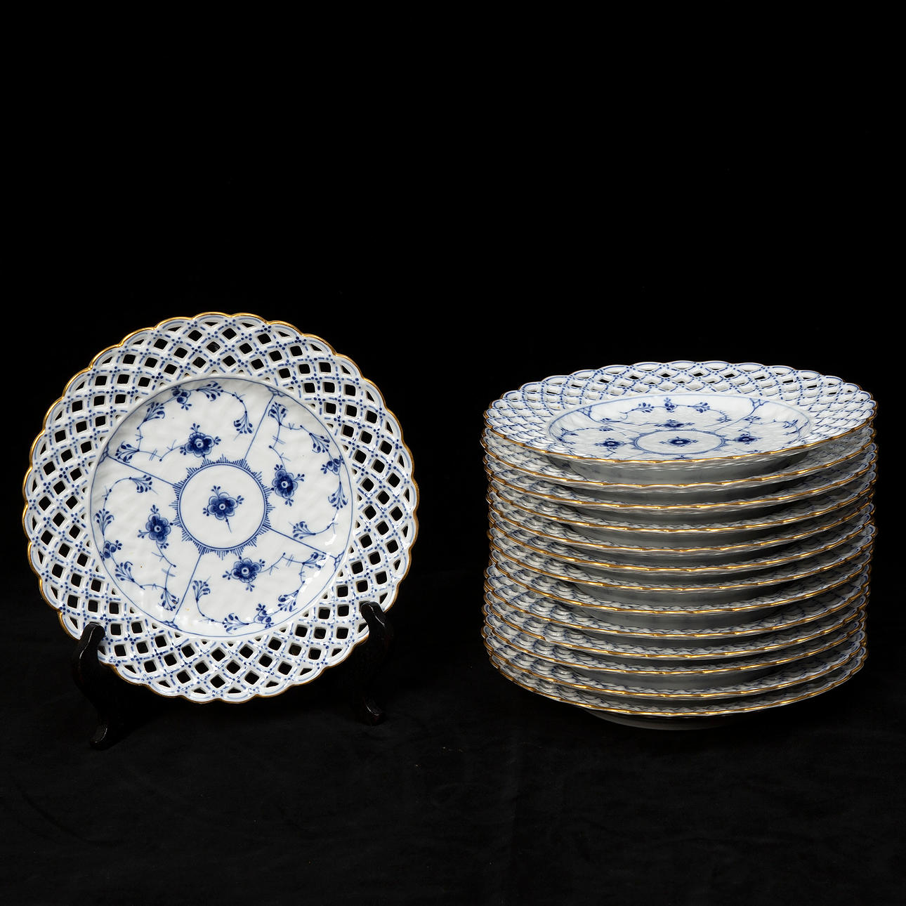 Lautaset, 14 kpl, "Simpukkajauhe".