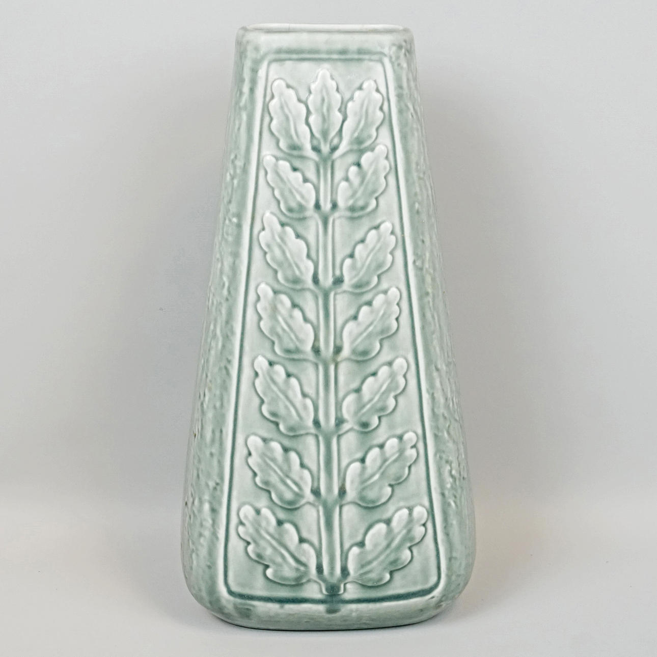 GUNNAR NYLUND, vas, "eklöv" Rörstrand.