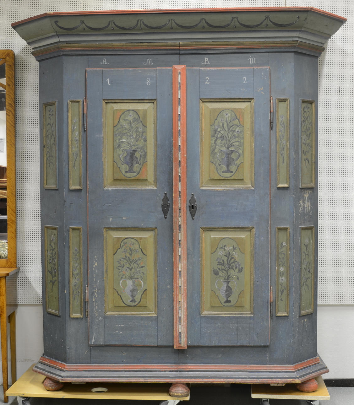 TYSKT ALLMOGESKÅP, daterat 1822.