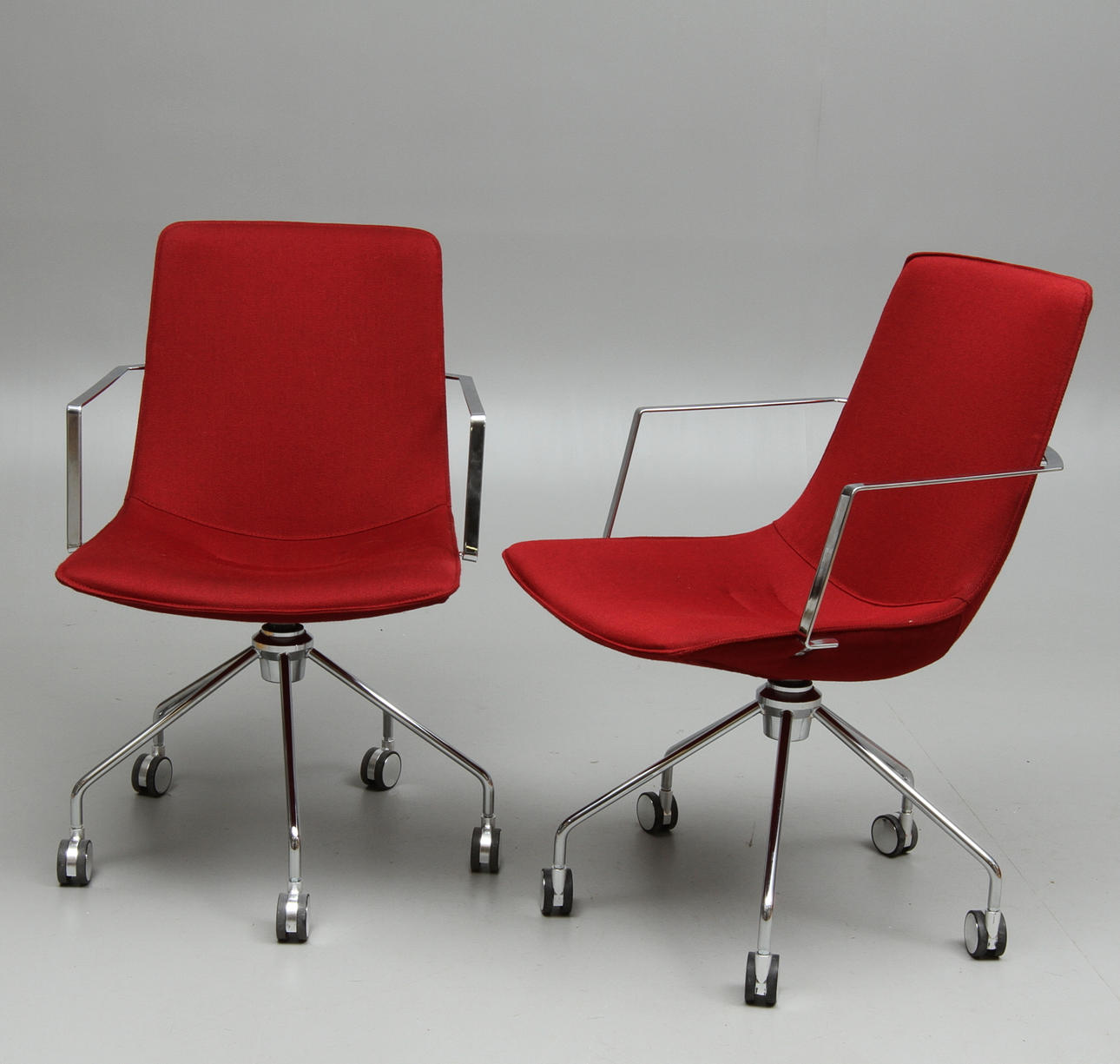 KARMSTOLAR, 1 par, "Comet", design Gunilla Allard, Lammhults.