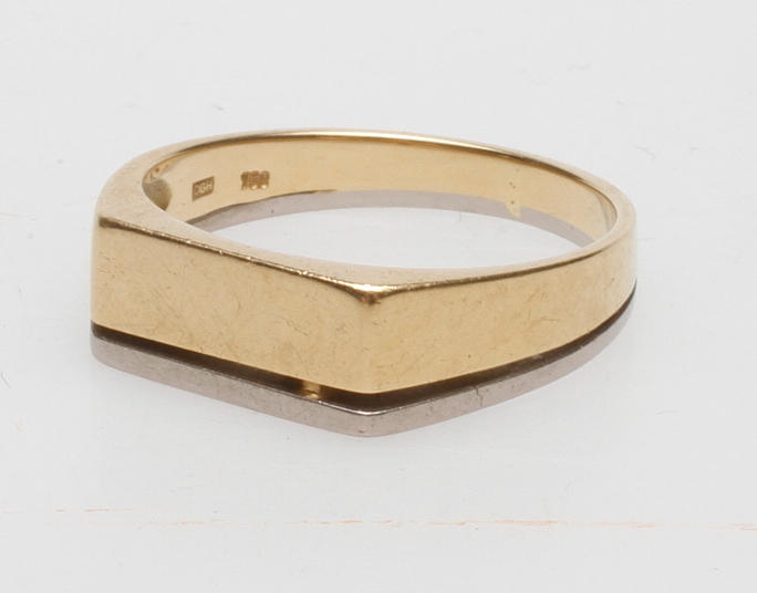 KLACKRING, 18k guld, vikt ca 5,6 gr.