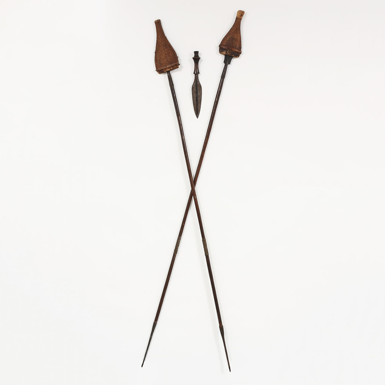 SPJUT, 2 ST SAMT KASTKNIV, Kongo omkring år 1900.